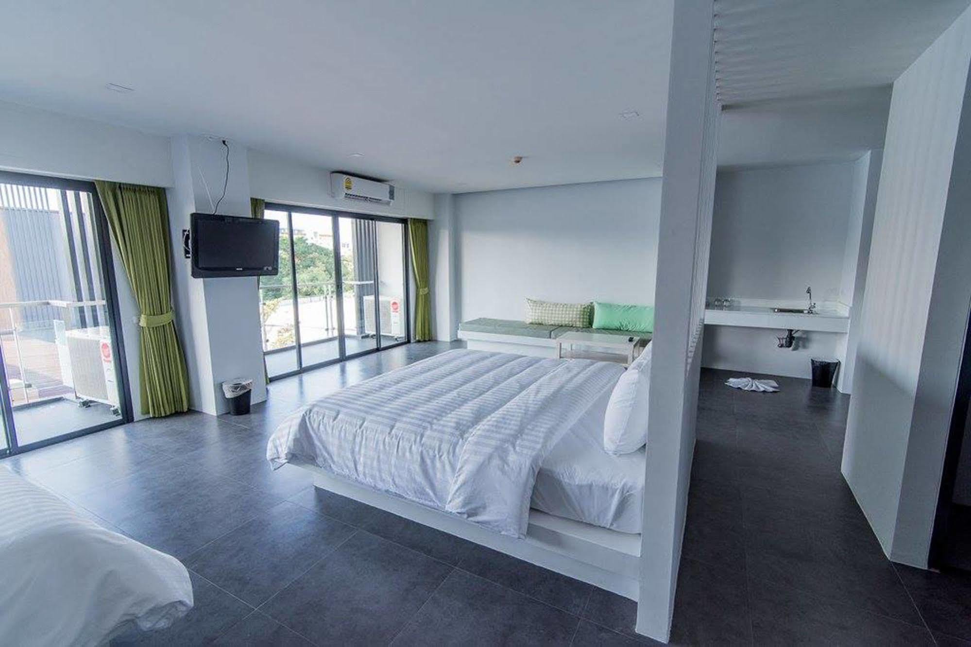 Panitar Haus Hotel Chonburi Exterior photo
