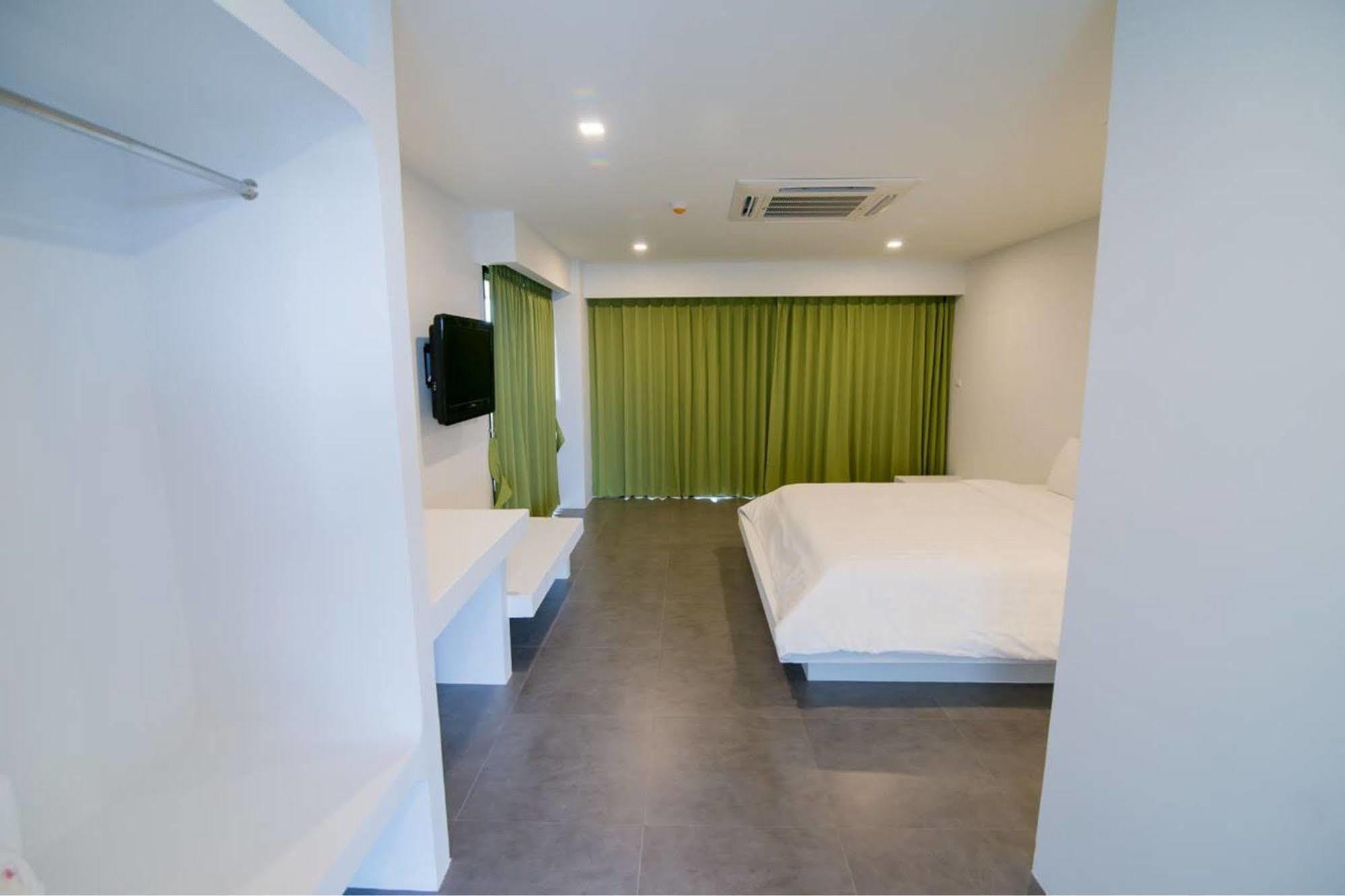 Panitar Haus Hotel Chonburi Exterior photo